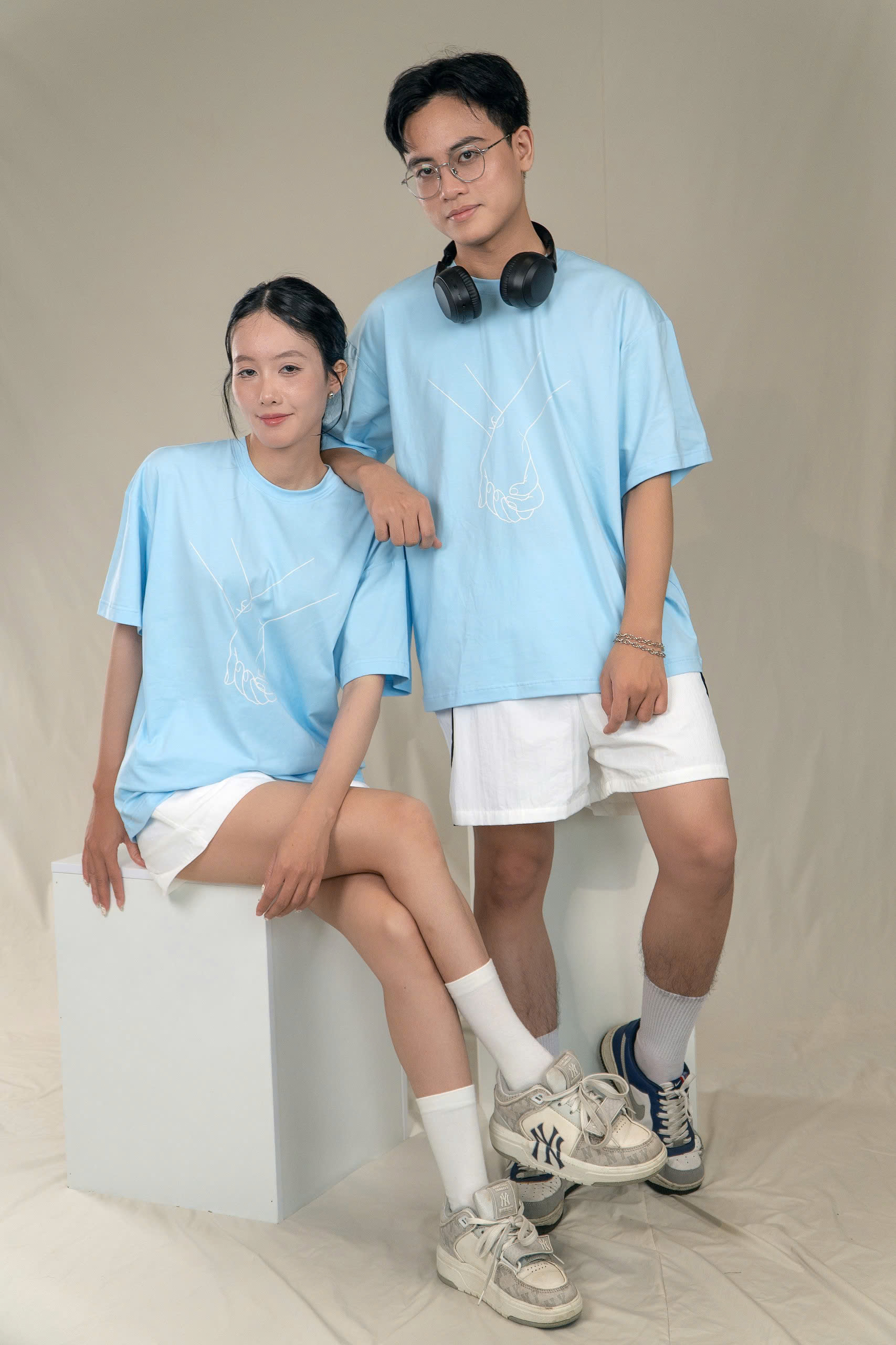 EMBRACE T-SHIRT Áo Phông YMY Chất Liệu Cotton 100%, Phong Cách Basic