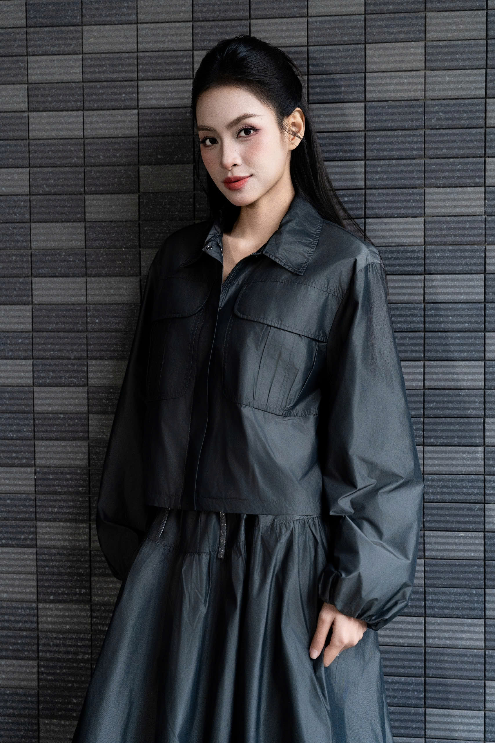 AMANDA TOP - Áo Khoác Ngắn Túi Hộp Chất Liệu Polyester Phong Cách Cá Tính, Hiện Đại (Y26JK02)