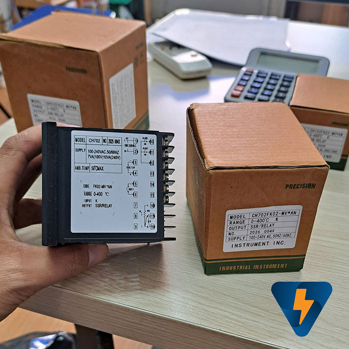 RKC CH702FK02-MV*AN Đồng hồ đo nhiệt độ CH702