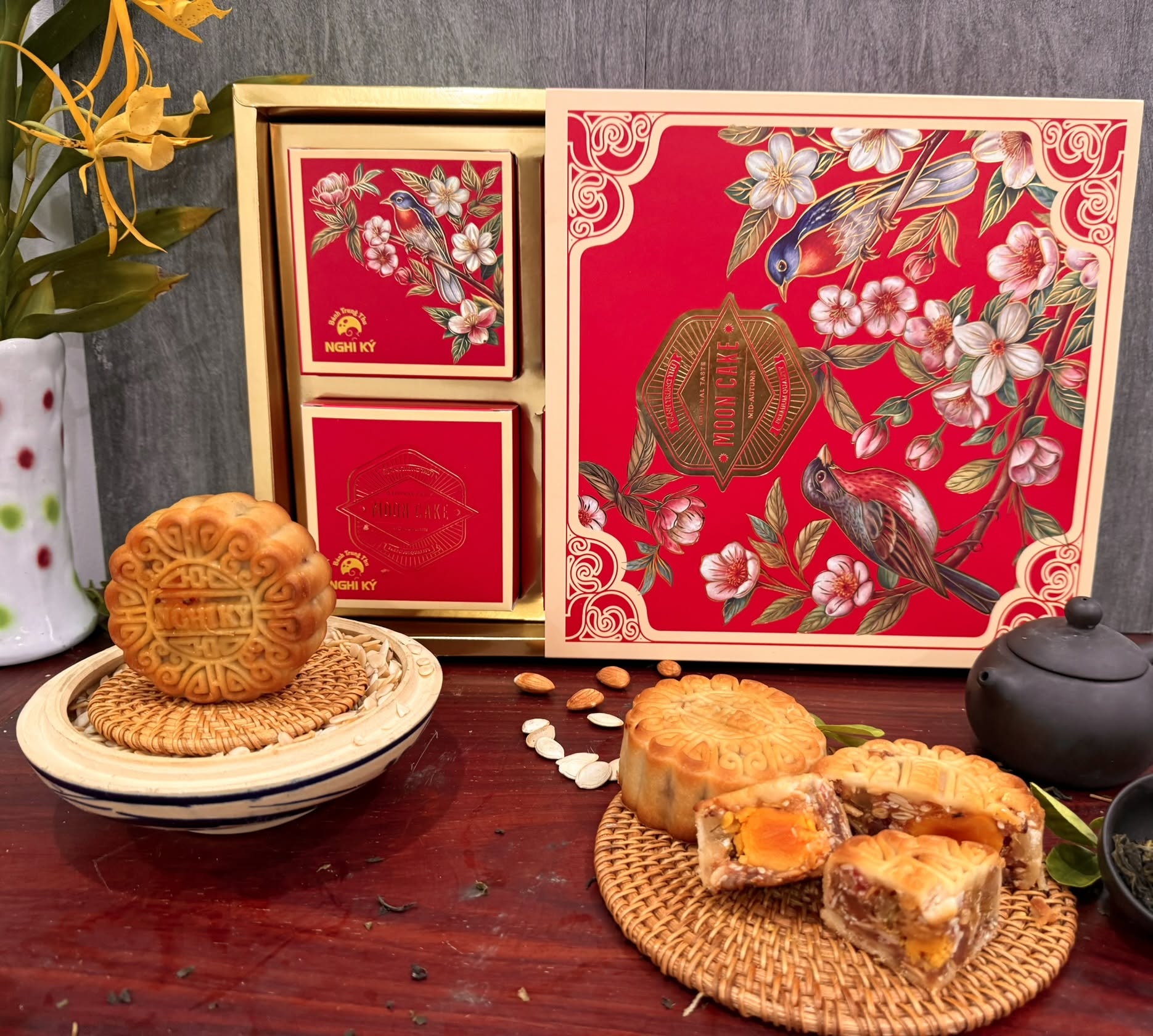 HỘP 4 BÁNH TRUNG THU 150G (2 GÀ QUAY, 2 NHÂN MÔN)