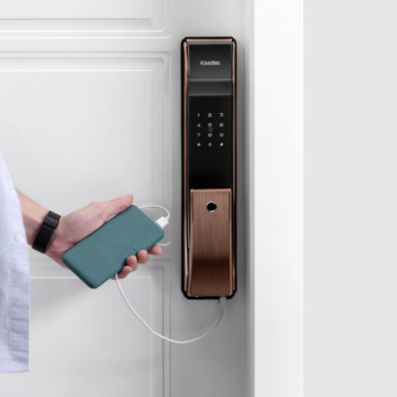 Xử Lý Khóa Vân Tay Hết Pin: 3 Cách Mở Cửa Khẩn Cấp Dễ Dàng Thao Tác