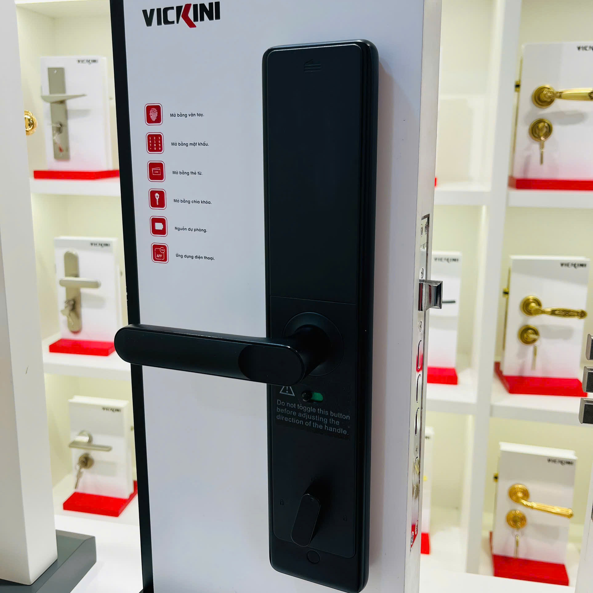 Thiết kế hiện đại, tinh tế, phù hợp với không gian sống sang trọng và chuyên nghiệp