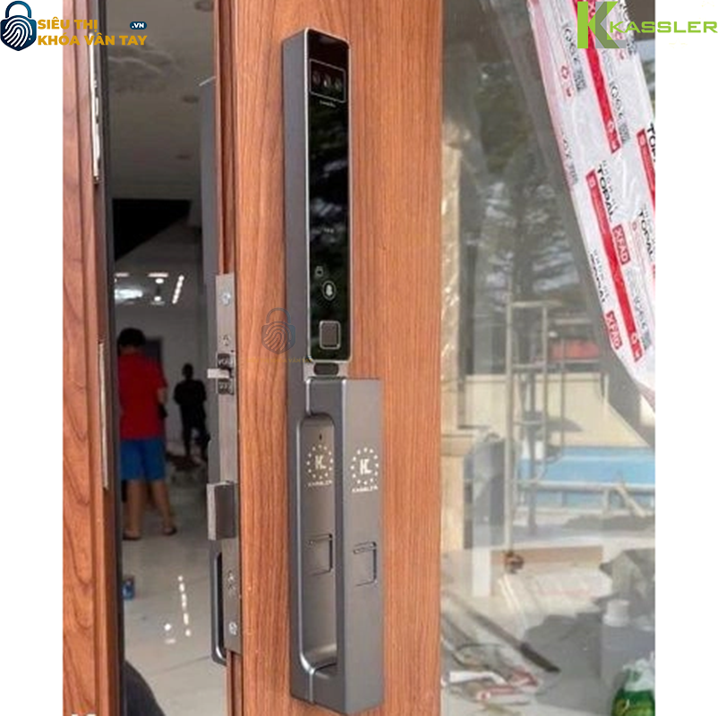 Thân khóa làm từ nhôm hàng không CNC kết hợp kính cường lực, chống nước tuyệt đối và hoạt động ổn định trong nhiệt độ từ ‑20°C đến 60°C
