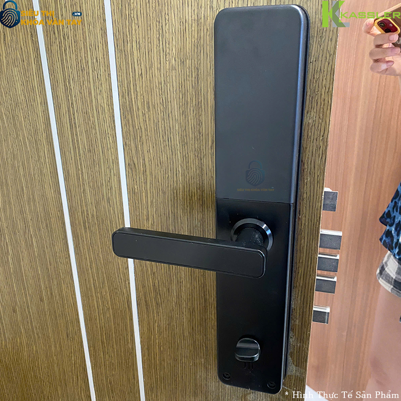 Khóa hỗ trợ mở bằng vân tay, mật khẩu, thẻ từ và chìa cơ, tăng độ an toàn