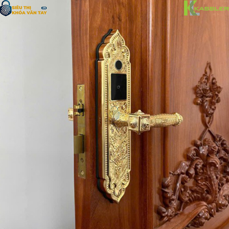 Thân khóa được làm từ hợp kim kẽm nguyên khối, chắc chắn và bền bỉ với thời gian