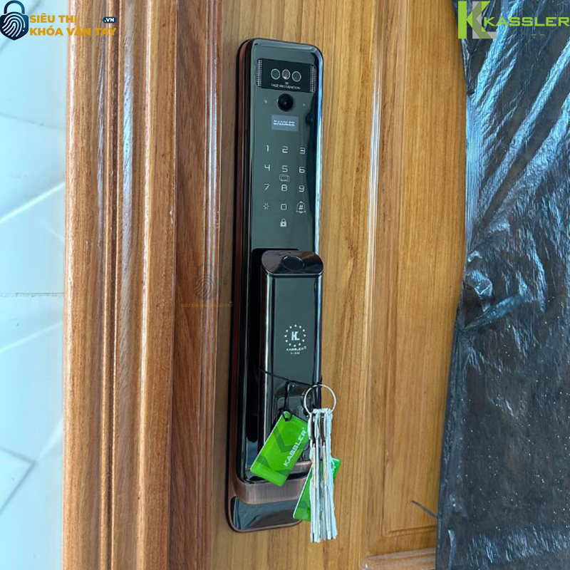 Sản phẩm hỗ trợ mở khóa bằng vân tay, mã số, thẻ từ và chìa cơ dự phòng