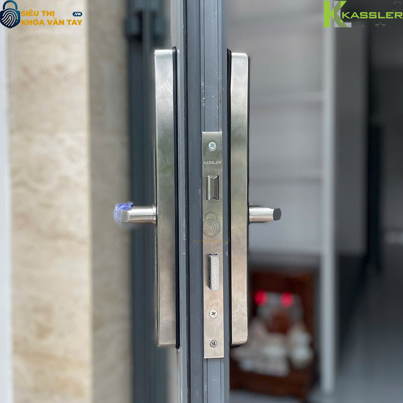Kassler KL-599I phù hợp với cửa nhôm hệ, cửa kính nhôm hoặc cửa sắt có đố nhỏ.