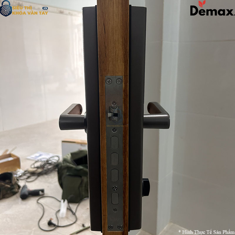 Demax EL368 sử dụng chất liệu cao cấp, chịu lực tốt, bền bỉ theo thời gian