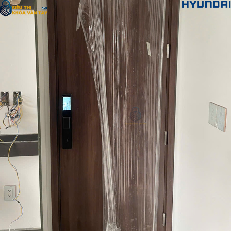 Hình ảnh thực tế khóa vân tay HY-SLA909F màu đen chính hãng Hyundai