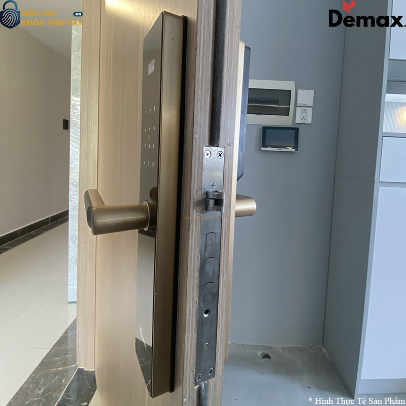 Demax EL-C622 tích hợp các phương thức mở khóa hiện đại: vân tay, mã số, thẻ từ và chìa cơ