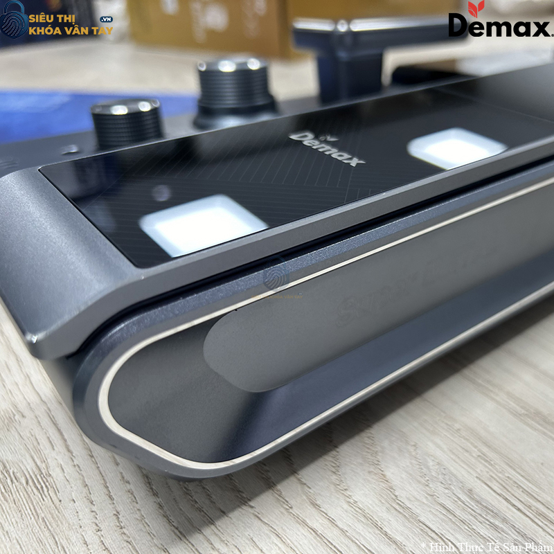 Demax EL999 hỗ trợ mở khóa bằng vân tay, mã số, thẻ từ, chìa cơ và điều khiển từ xa