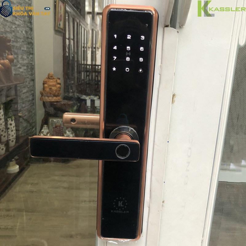 Sản phẩm tích hợp nhiều phương thức mở khóa: vân tay, mật khẩu, thẻ từ, chìa cơ và điều khiển bằng app