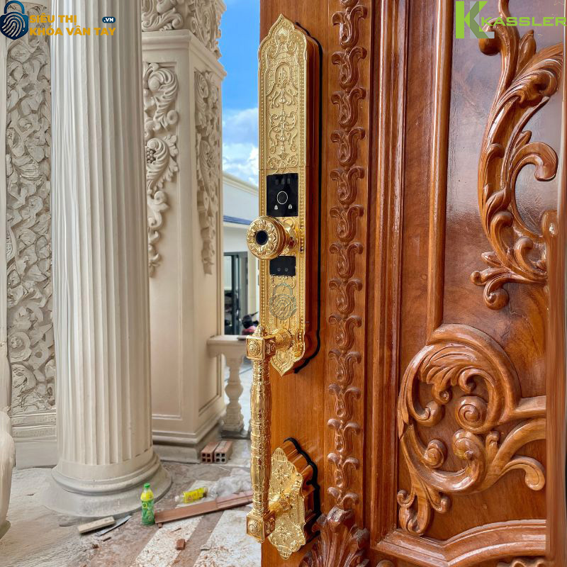Sản phẩm tích hợp đầy đủ phương thức mở khóa hiện đại: vân tay, mã số, thẻ từ, chìa cơ và điều khiển từ xa qua app