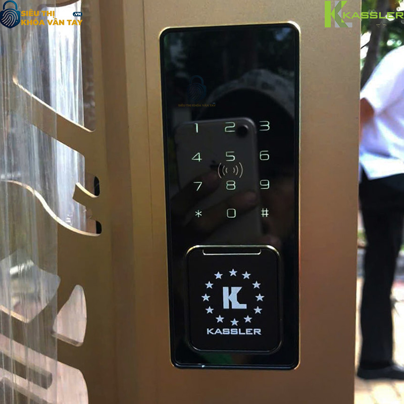 Khóa vân tay Kassler cửa cổng KL-579 CNC GOLD GREY thiết kế chắc chắn, chống nước IP65.