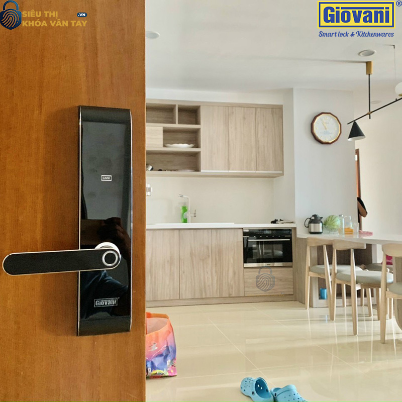 khoa-van-tay-giovani-cua-go-gsl-u311b-mau-den-7