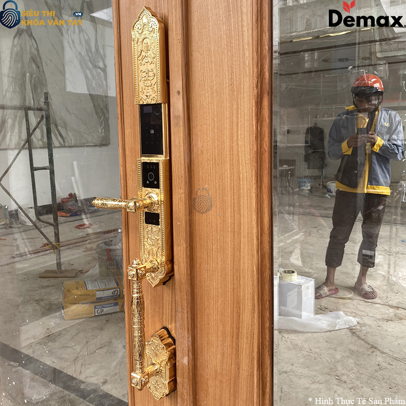 Lắp đặt khoá vân tay Demax EL986 giúp tăng tính thẩm mỹ cho cửa chính và bảo vệ ngôi nhà hiệu quả 24/7