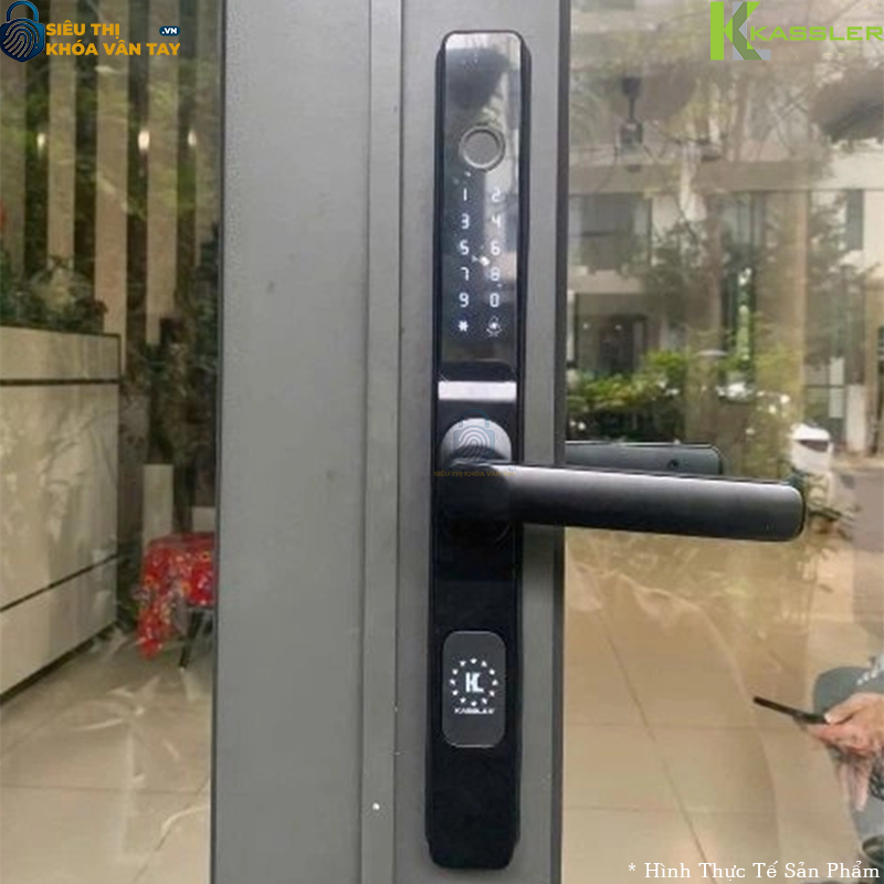 Kassler KL-68BL tích hợp 5 phương thức mở khóa: vân tay, mã số, thẻ từ, chìa cơ và app điện thoại.