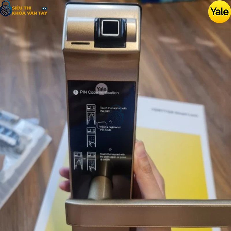 Khóa thông minh Yale YDM7116A CG sở hữu thiết kế hiện đại, mang đến vẻ sang trọng cho không gian sống