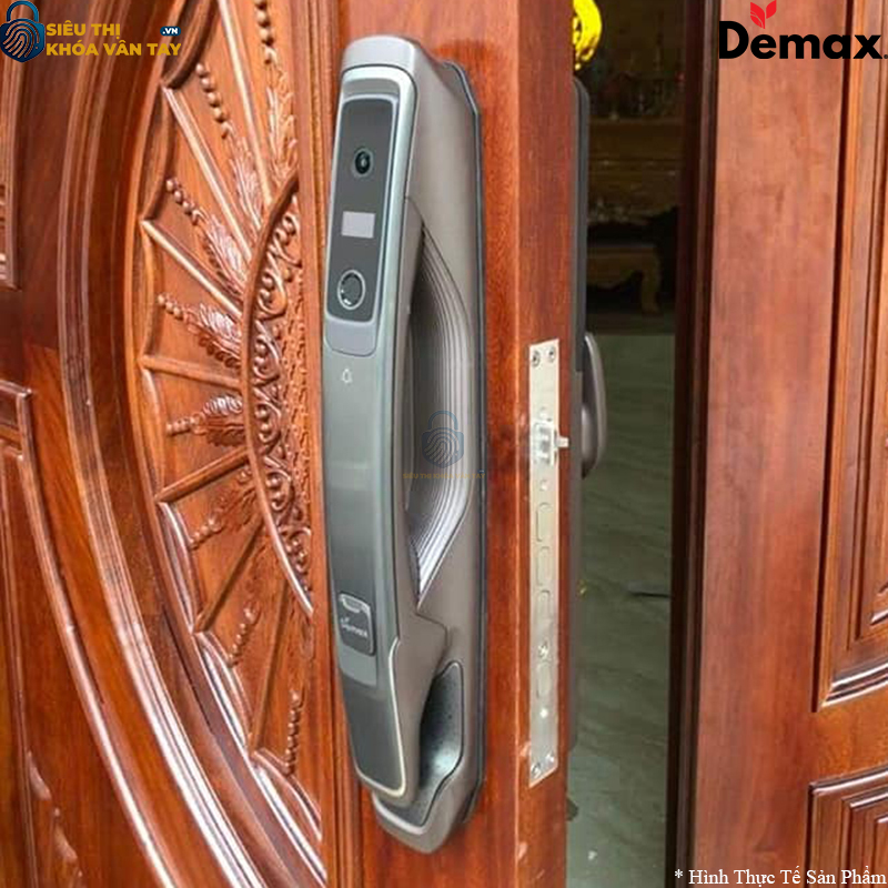 Thiết kế tinh tế, tay cầm chắc chắn, phù hợp với nhiều kiểu cửa gỗ cao cấp