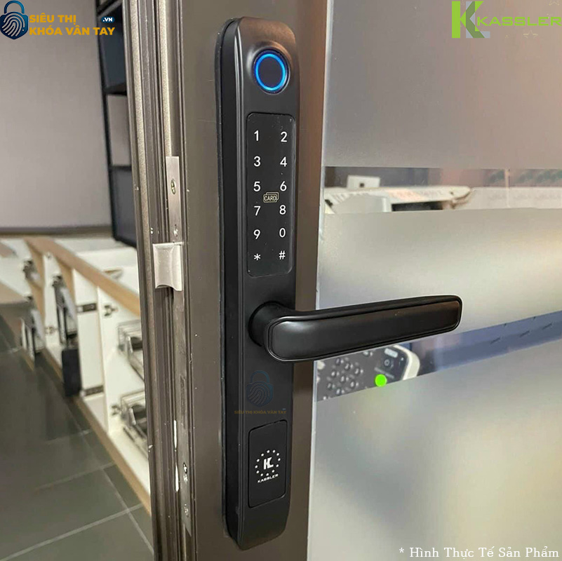 Kassler KL-599 RB tích hợp mở khóa bằng vân tay, mã số, thẻ từ và chìa cơ tiện lợi.