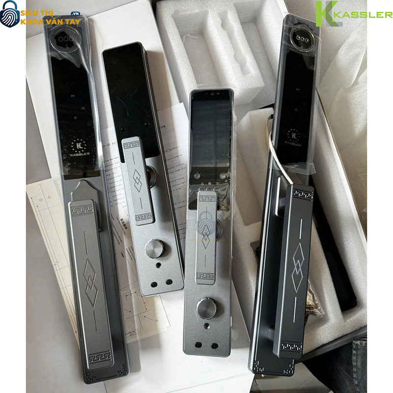 Màu xanh xám (Blue Gray) sang trọng, dễ dàng phối hợp với các loại cửa gỗ cao cấp