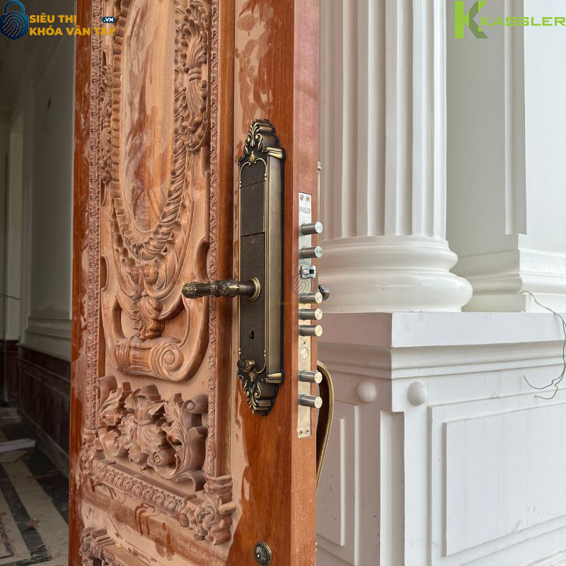 Kassler KL-969GR tích hợp đầy đủ tính năng mở khóa thông minh: vân tay, mã số, thẻ từ, chìa cơ và app Tuya