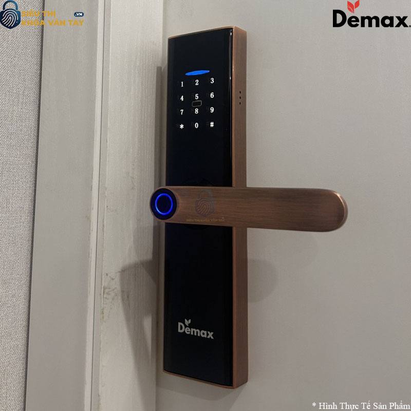 Demax EL266AC sở hữu thiết kế nhỏ gọn, tinh tế, phù hợp với nhiều loại cửa gỗ phổ thông và cao cấp