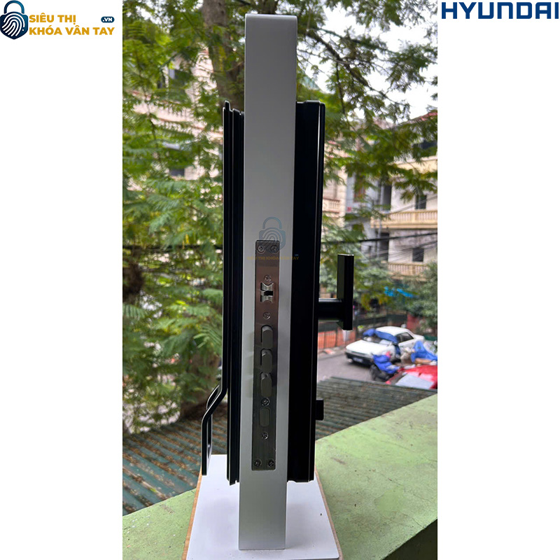 Hình ảnh thực tế khóa vân tay Hyundai HY-SLA913F cho cửa gỗ