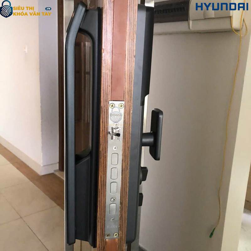 Hyundai HY-SLA808 Black – khóa vân tay cao cấp cho cửa gỗ