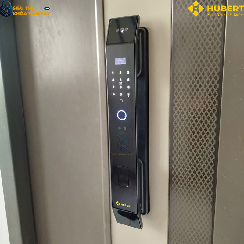 Khóa vân tay cửa gỗ Hubert CG25F BLACK mang đến vẻ đẹp sang trọng cho không gian sống