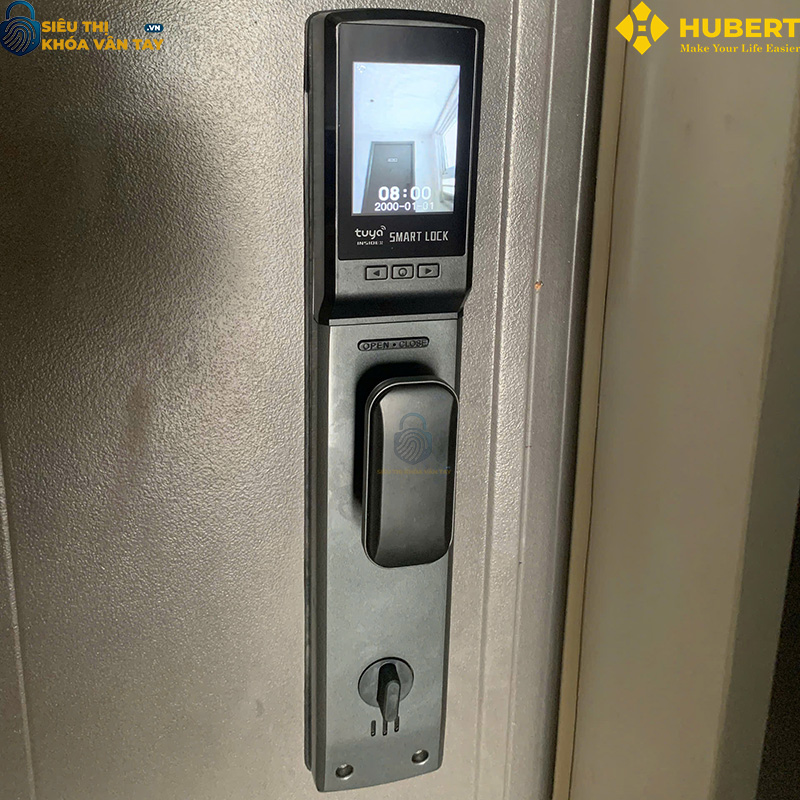 Khóa vân tay cửa gỗ Hubert CG25F BLACK mang đến vẻ đẹp sang trọng cho không gian sống