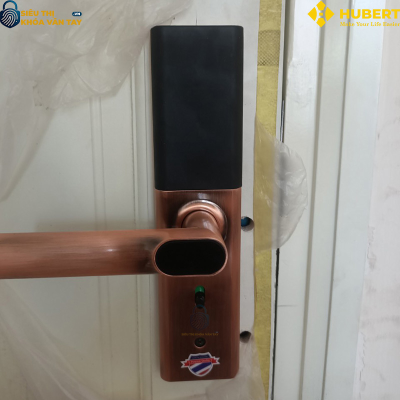 Khóa vân tay cửa gỗ Hubert CG39 MINI thiết kế nhỏ gọn, dễ sử dụng