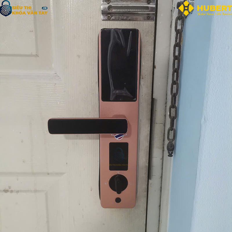 Khóa vân tay cửa gỗ Hubert CG75 thiết kế hiện đại