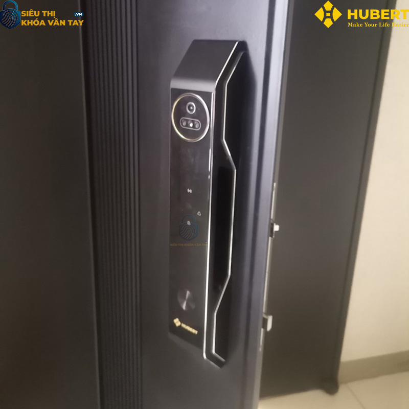 Khóa vân tay cửa gỗ Hubert CGI7 TITAN EU thông minh bảo mật