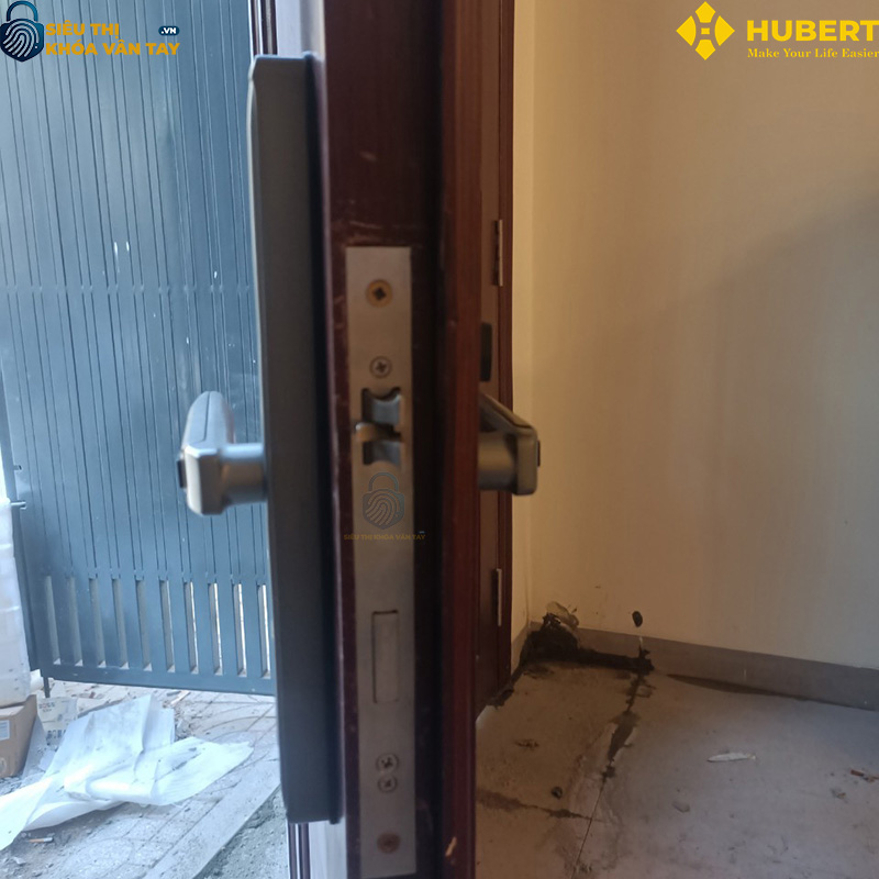 Khóa vân tay cửa nhôm Hubert CN77 giúp nâng cao an ninh cho gia đình bạn