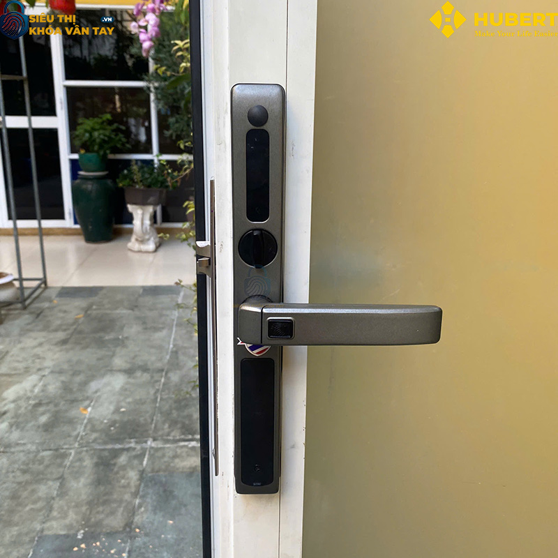 Khóa vân tay cửa nhôm Hubert CN77 giúp nâng cao an ninh cho gia đình bạn