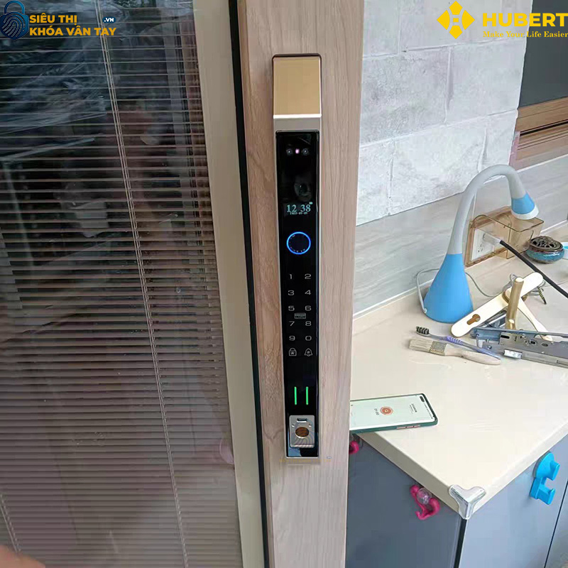 Khóa vân tay cửa nhôm Hubert CNI6 TITAN EU chính hãng cao cấp
