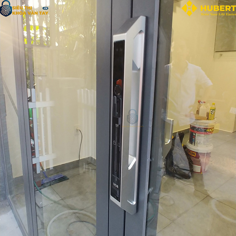 Khóa vân tay cửa nhôm Hubert CNI7 TITAN EU an toàn chống trộm