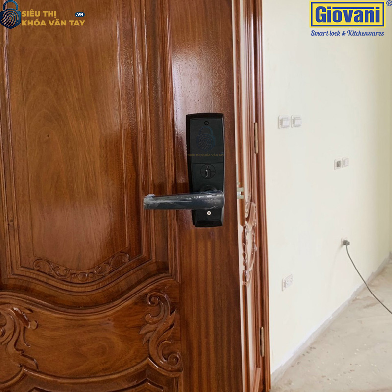 Khóa vân tay Giovani cửa gỗ GSL-116E98C màu đen