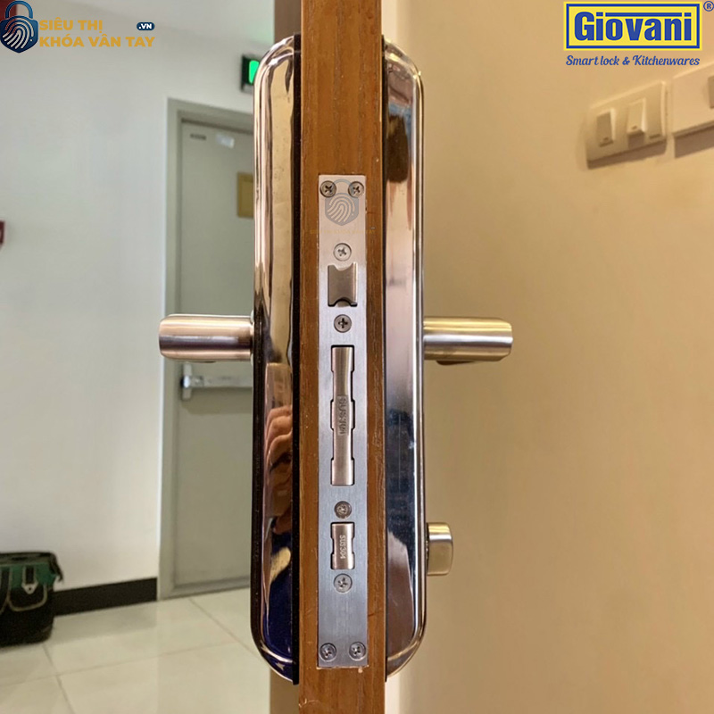 Khóa vân tay cửa gỗ Giovani GSL-C138F màu bạc bền đẹp