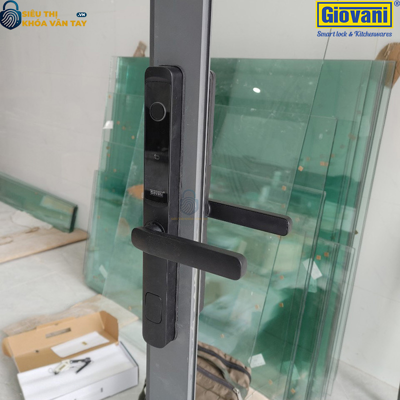 Khóa vân tay Giovani GSL-K511S màu đen, thiết kế hiện đại và bảo mật tối ưu cho cửa nhôm