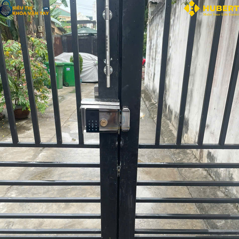 Hỗ trợ mở khóa bằng vân tay, mã số, thẻ từ và chìa cơ – đa dạng và tiện lợi