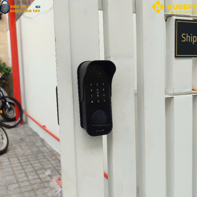 Thiết kế hiện đại của khóa vân tay Hubert cửa cổng CC78 BLACK tạo điểm nhấn sang trọng