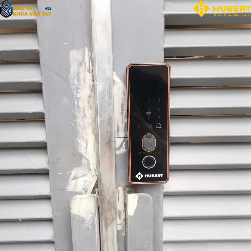 Mua khóa vân tay Hubert cửa cổng CC79 TITAN với giá tốt