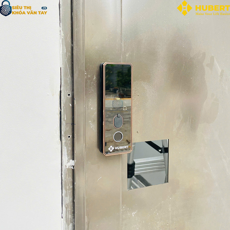 Khóa vân tay Hubert cửa cổng CC79 TITAN sang trọng và an toàn