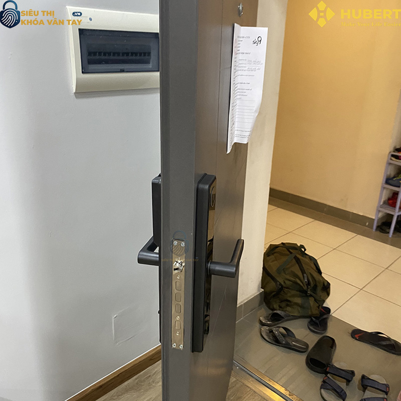 Khóa vân tay Hubert cửa gỗ CG66 thiết kế hiện đại