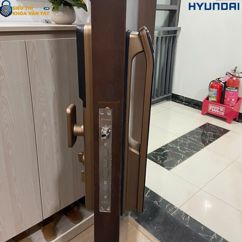 Hình thực tế khóa vân tay thông minh Hyundai HY-SLA808F