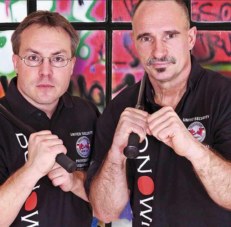 Cách Sử Dụng Baton (Gậy 3 Khúc) Để Tự Vệ Hiệu Quả