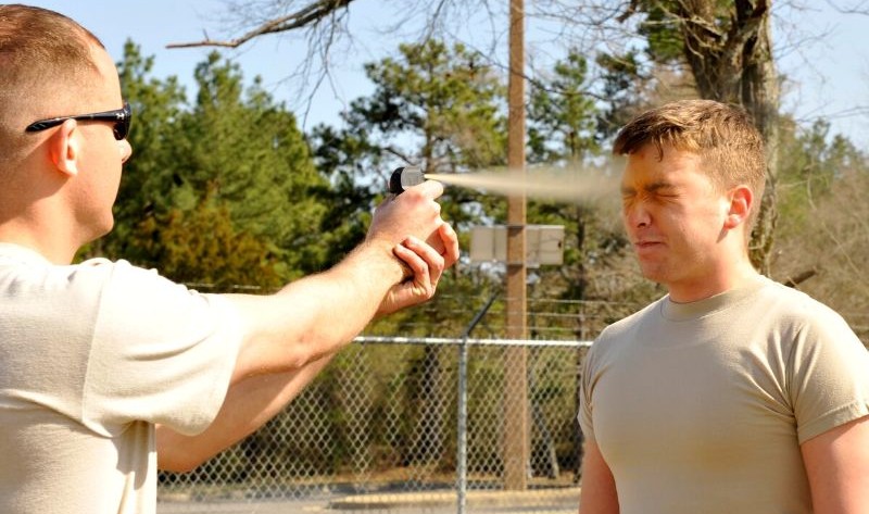 Bình xịt hơi cay là gì? Mua ở đâu uy tín?