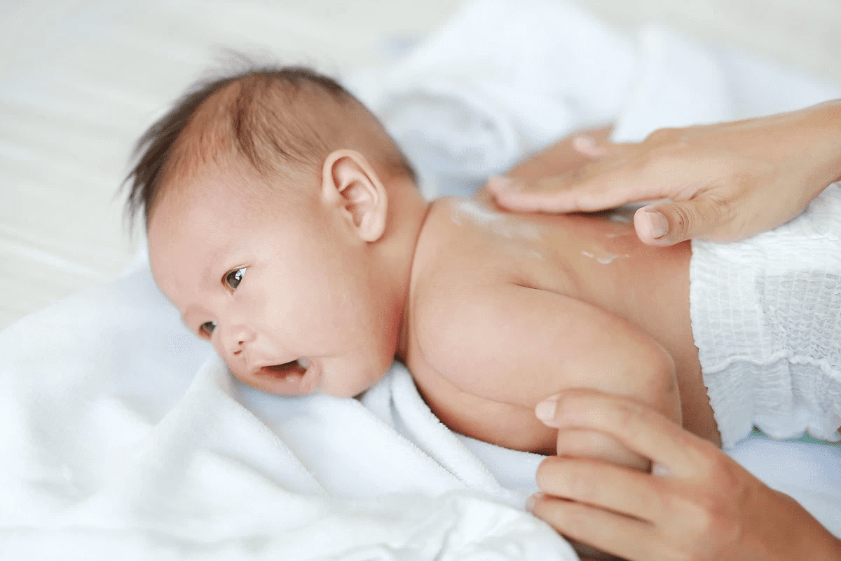 Hướng dẫn chọn kem bôi da cho trẻ sơ sinh: bí quyết chăm sóc da bé mềm mại và khỏe mạnh